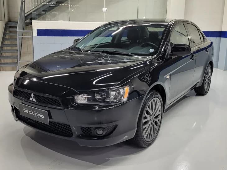 Mitsubishi Lancer é boa opção de sedã usado