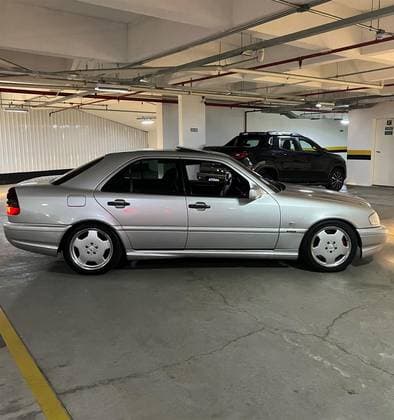 Carro 4.3 SEDAN V8 GASOLINA 4P AUTOMÁTICO