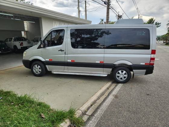 Carro 2.2 415 CDI VAN 10 LUGARES TETO BAIXO 16V BI-TURBO DIESEL MANUAL