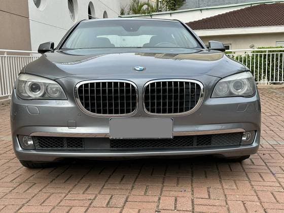 Carro 4.4 SEDAN V8 32V GASOLINA 4P AUTOMÁTICO