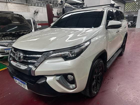 Carro 2.8 SRX 4X4 7 LUGARES 16V TURBO INTERCOOLER DIESEL 4P AUTOMÁTICO