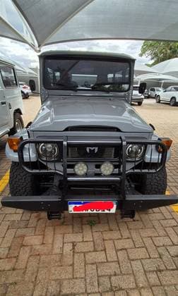 Carro 3.7 BJ50LV 4X4 TETO RIGIDO DIESEL 2P MANUAL