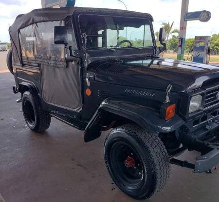 Carro 3.7 BJ50L SPORT 4X4 TETO LONA DIESEL 2P MANUAL