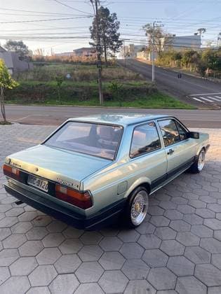 Carro 1.8 GL 8V GASOLINA 2P MANUAL