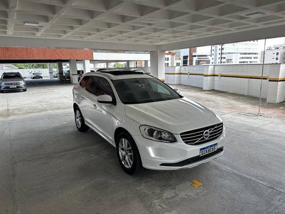 Carro 2.4 D5 MOMENTUM DIESEL AWD 4P AUTOMÁTICO