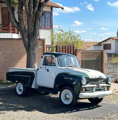 Carro 3.9 I6 GASOLINA DELUXE MANUAL