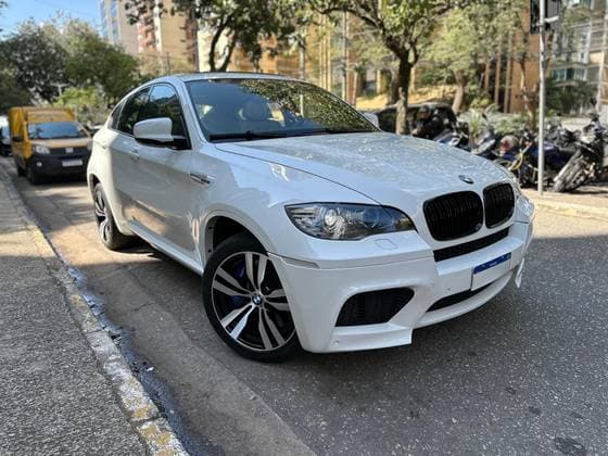 Carro 4.4 M 4X4 COUPÉ V8 32V BI-TURBO GASOLINA 4P AUTOMÁTICO