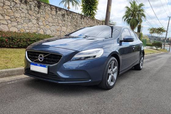 Carro 2.0 T4 MOMENTUM GASOLINA 4P AUTOMÁTICO