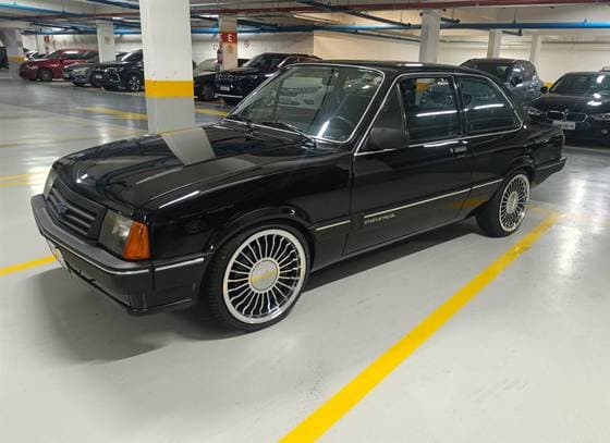 Carro 1.6 DL 8V GASOLINA 2P MANUAL