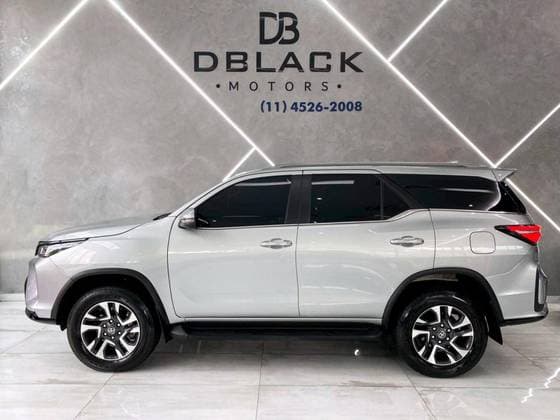 Carro 2.8 D-4D TURBO DIESEL SRX PLATINUM 7L 4X4 AUTOMÁTICO