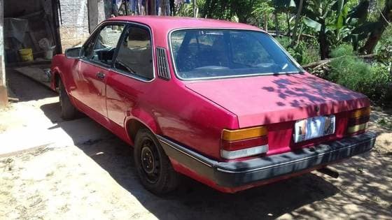 Carro 1.6 L 8V ÁLCOOL 2P MANUAL