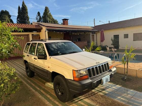 Carro 4.0 LAREDO 4X4 6I 12V GASOLINA 4P AUTOMÁTICO
