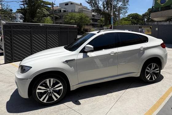Carro 4.4 M 4X4 COUPÉ V8 32V BI-TURBO GASOLINA 4P AUTOMÁTICO
