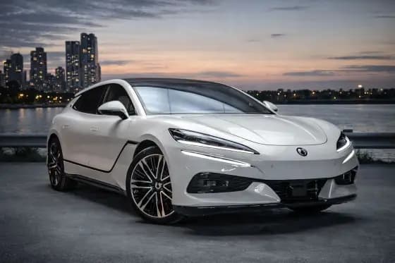Carro 100 KW ELÉTRICO AWD