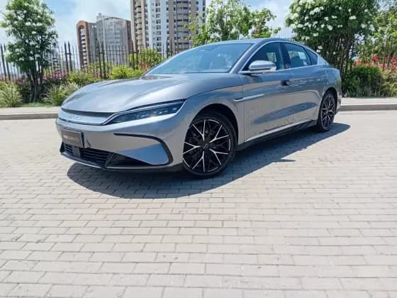 Carro ELÉTRICO AWD