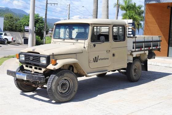 Carro 3.7 BJ50LV-B 4X4 CHASSI LONGO DIESEL 2P MANUAL