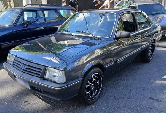 Carro 1.6 DL 8V GASOLINA 2P MANUAL