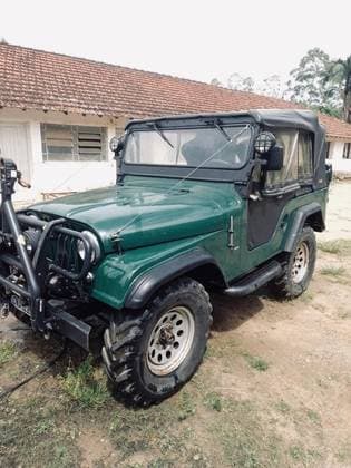 Carro CJ-5