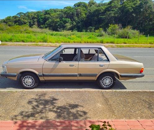 Carro 1.6 OURO 8V GASOLINA 4P MANUAL