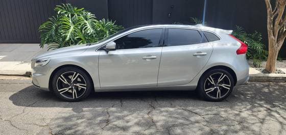 Carro 2.0 T5 R-DESIGN GASOLINA 4P AUTOMÁTICO