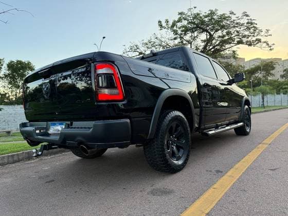 Carro 5.7 V8 GASOLINA REBEL CD 4X4 AUTOMÁTICO