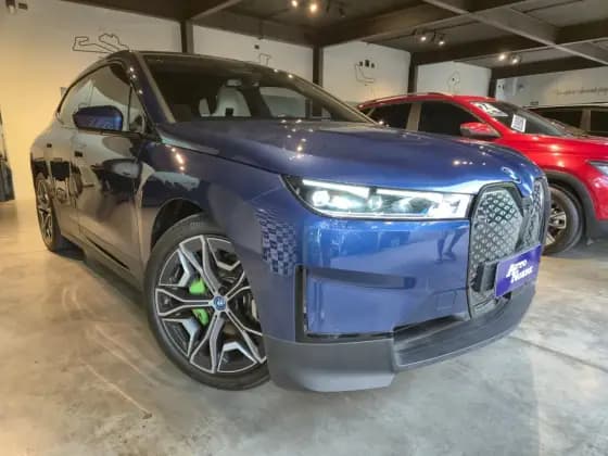 Carro ELÉTRICO XDRIVE40