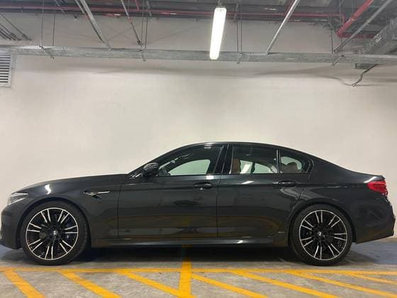 Carro 4.4 V8 TWIN POWER M XDRIVE STEPTRONIC