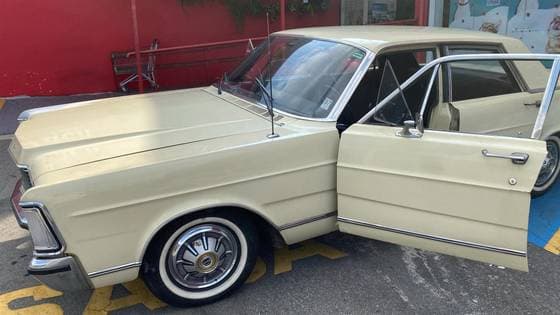 Carro 4.7 V8 GASOLINA 500 C MANUAL