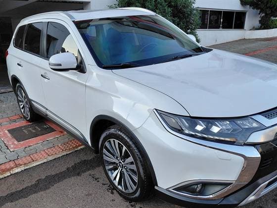 Carro 2.2 MIVEC DI-D DIESEL HPE-S AWD AUTOMÁTICO