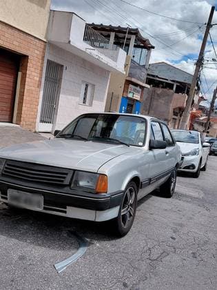 Carro 1.6 DL 8V GASOLINA 2P MANUAL
