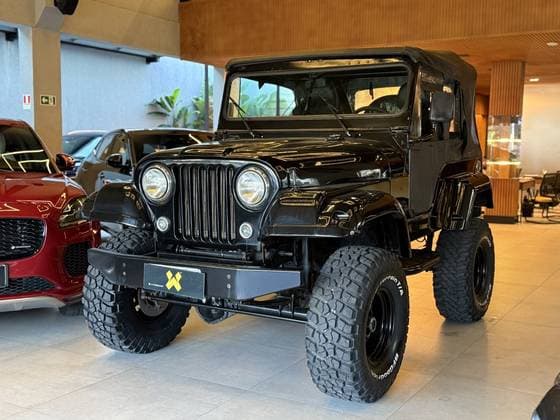 Carro CJ-5
