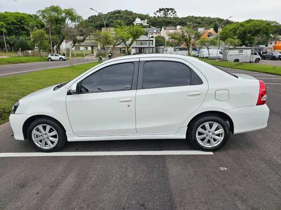 Carro 1.5 X SEDAN 16V FLEX 4P AUTOMÁTICO