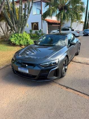 Carro ELÉTRICO QUATTRO