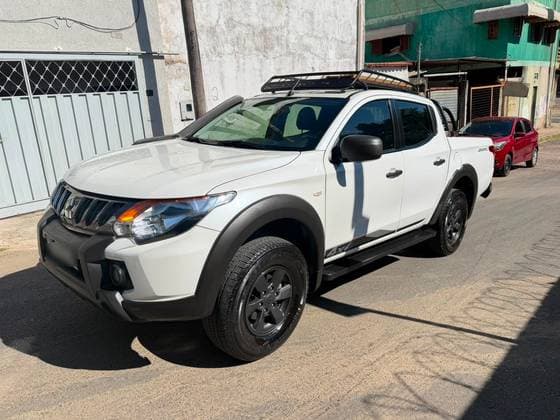 Carro 2.4 16V TURBO DIESEL SAVANA GLS CD 4X4 AUTOMÁTICO