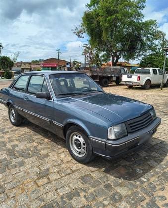 Carro 1.6 DL 8V GASOLINA 2P MANUAL