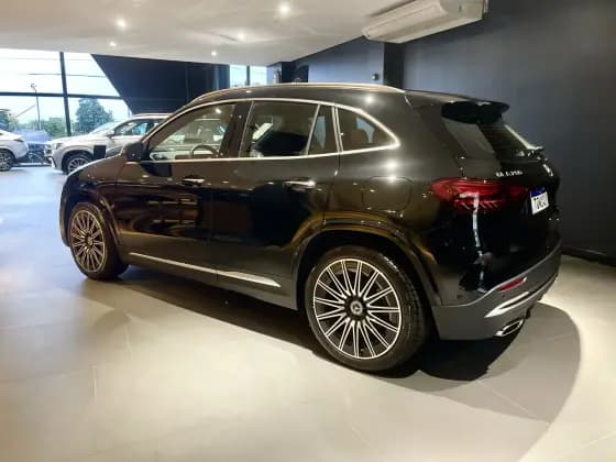 Carro 1.3 MHEV AMG LINE 7G-DCT