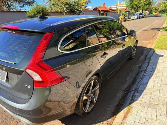 Carro 2.0 T6 R DESIGN TURBO GASOLINA 4P AUTOMÁTICO