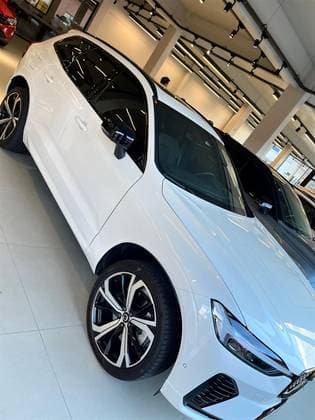 Carro 2.0 T8 RECHARGE ULTIMATE DARK AWD GEARTRONIC