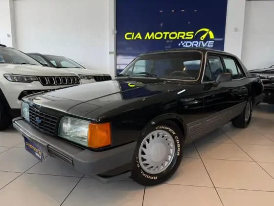 Carro 4.1 DIPLOMATA SE 12V ÁLCOOL 4P AUTOMÁTICO