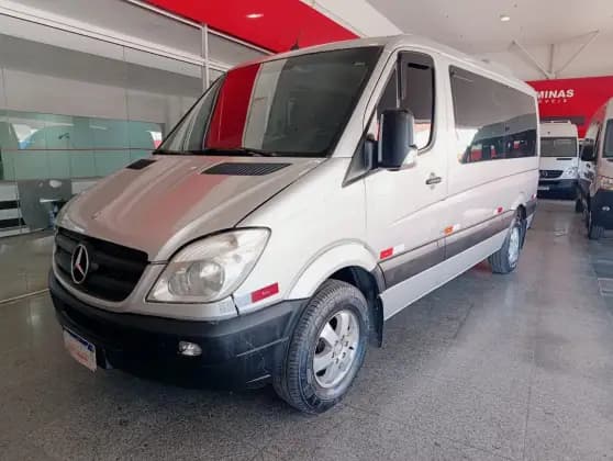Carro 2.2 415 CDI VAN 10 LUGARES TETO BAIXO 16V BI-TURBO DIESEL MANUAL
