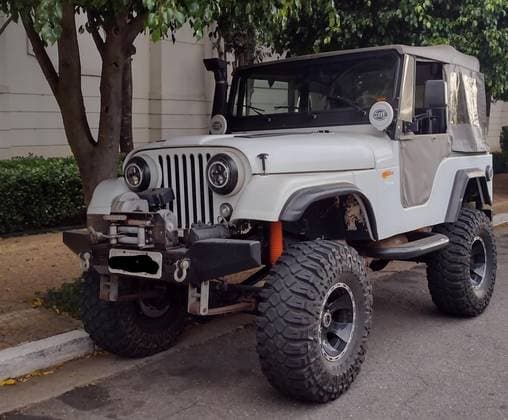 Carro CJ-5