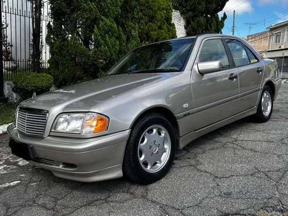 Carro 1.8 CLASSIC PLUS GASOLINA 4P AUTOMÁTICO