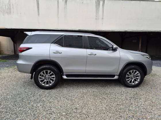 Carro 2.8 D-4D TURBO DIESEL SRX 4X4 AUTOMÁTICO