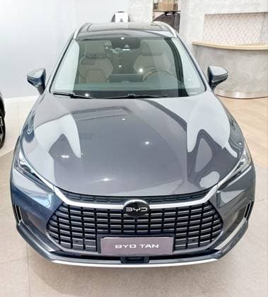 Carro ELÉTRICO AWD