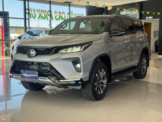Carro 2.8 D-4D TURBO DIESEL DIAMOND 7L 4X4 AUTOMÁTICO