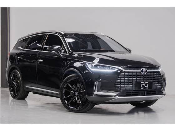 Carro ELÉTRICO AWD