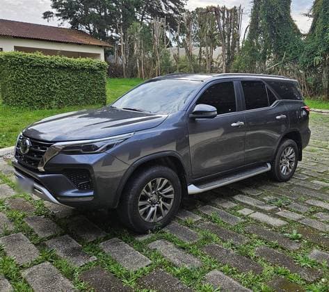 Carro 2.8 D-4D TURBO DIESEL SRX PLATINUM 7L 4X4 AUTOMÁTICO