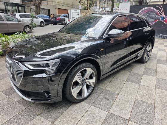 Carro ELÉTRICO PERFORMANCE QUATTRO