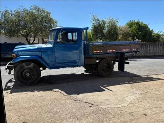 Carro 3.7 BJ50LV 4X4 TETO RIGIDO DIESEL 2P MANUAL