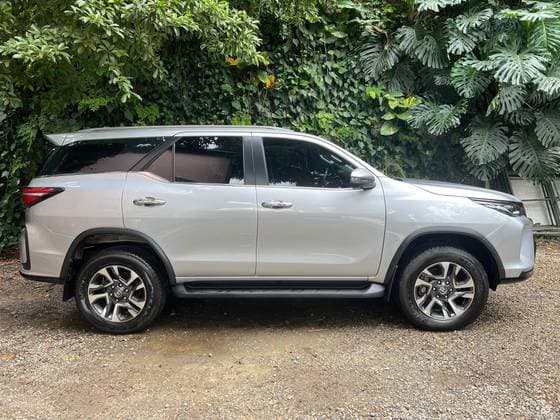 Carro 2.8 D-4D TURBO DIESEL SRX PLATINUM 7L 4X4 AUTOMÁTICO